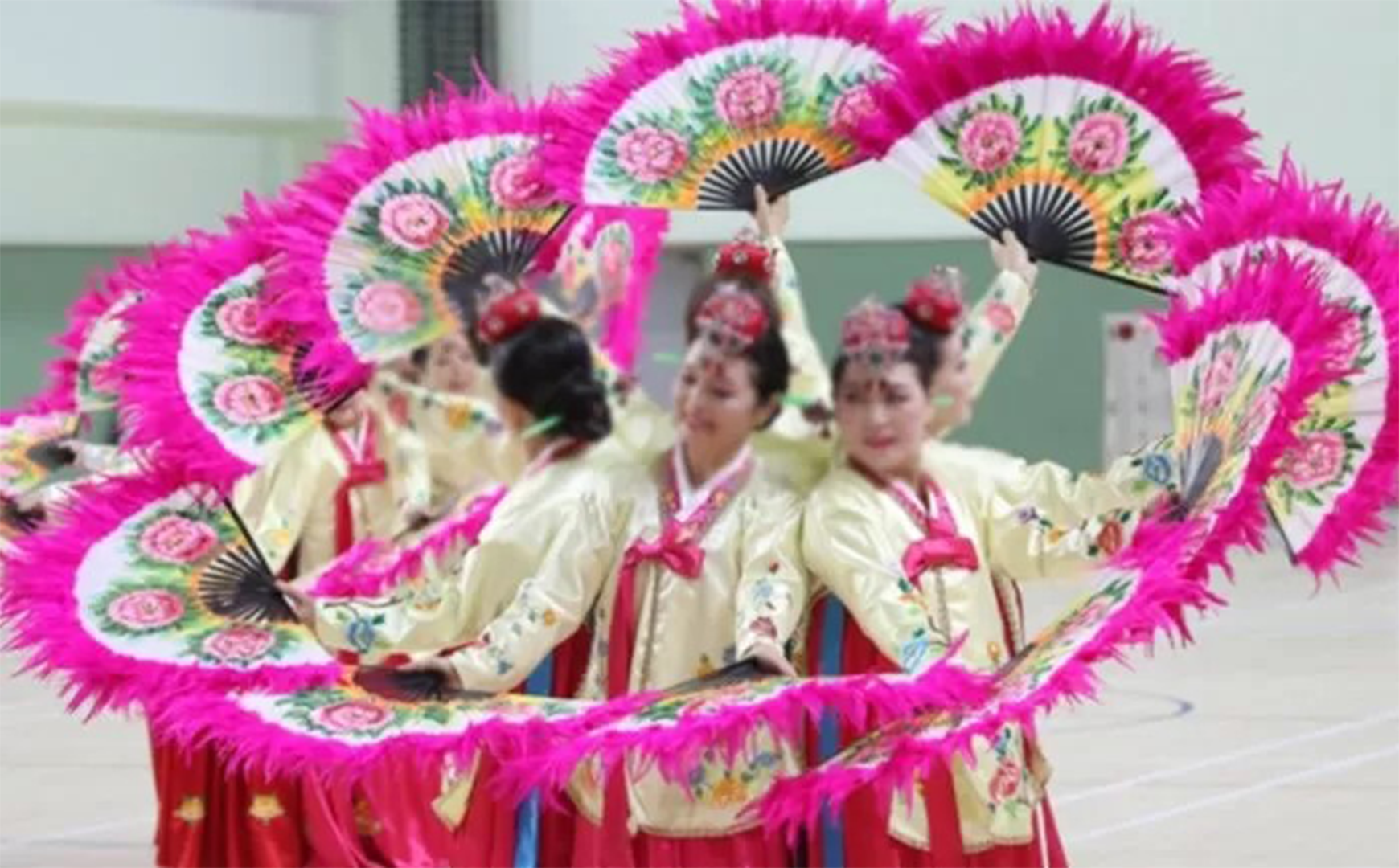 China began to insist on not only ‘taking away the hanbok’ but also Korea’s ‘fan dance’ as their traditional culture.