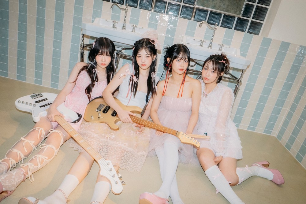 QWER announces April comeback… “Favorite girl band returns”