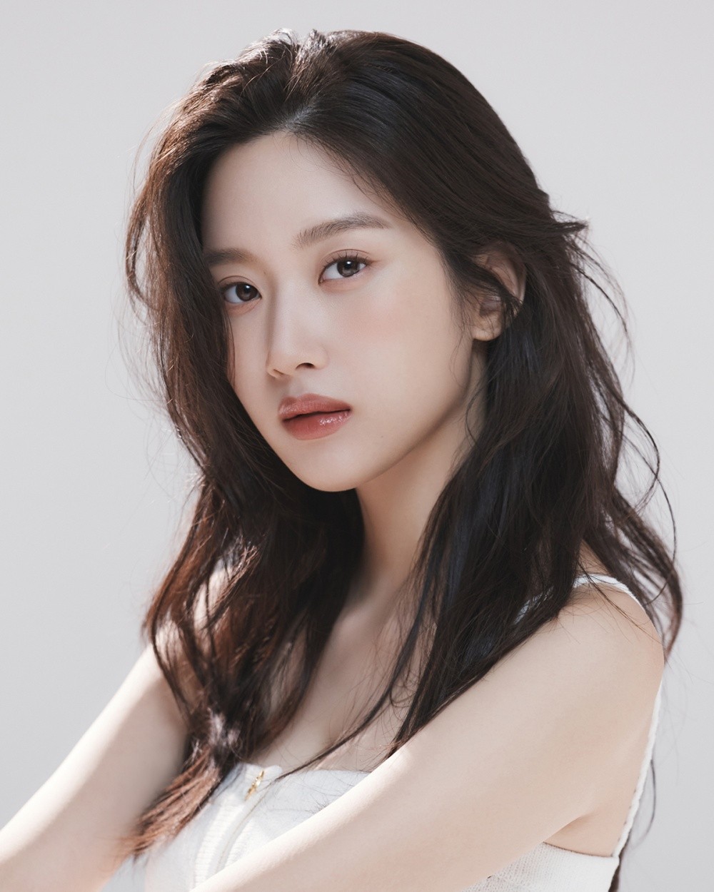 Moon Ga-young Signs Exclusive Contract with ‘PeakJay’… “Taking a New Leap”