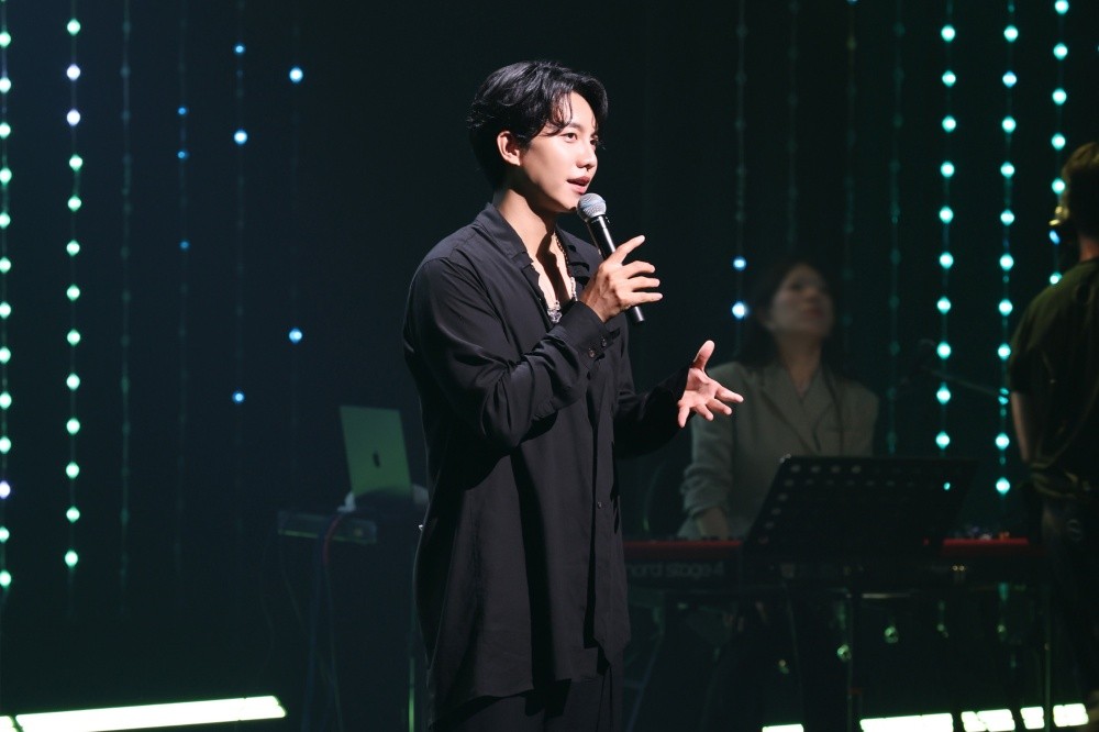 Lee Seung-gi, 20th Anniversary Fan Meeting Success…”Back to the Beginning, 7300+”