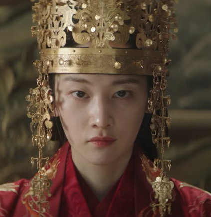 Jeon Jong-seo, Wearing Armor and Shooting Arrows… ‘Queen Woo’, The Weight of the Crown