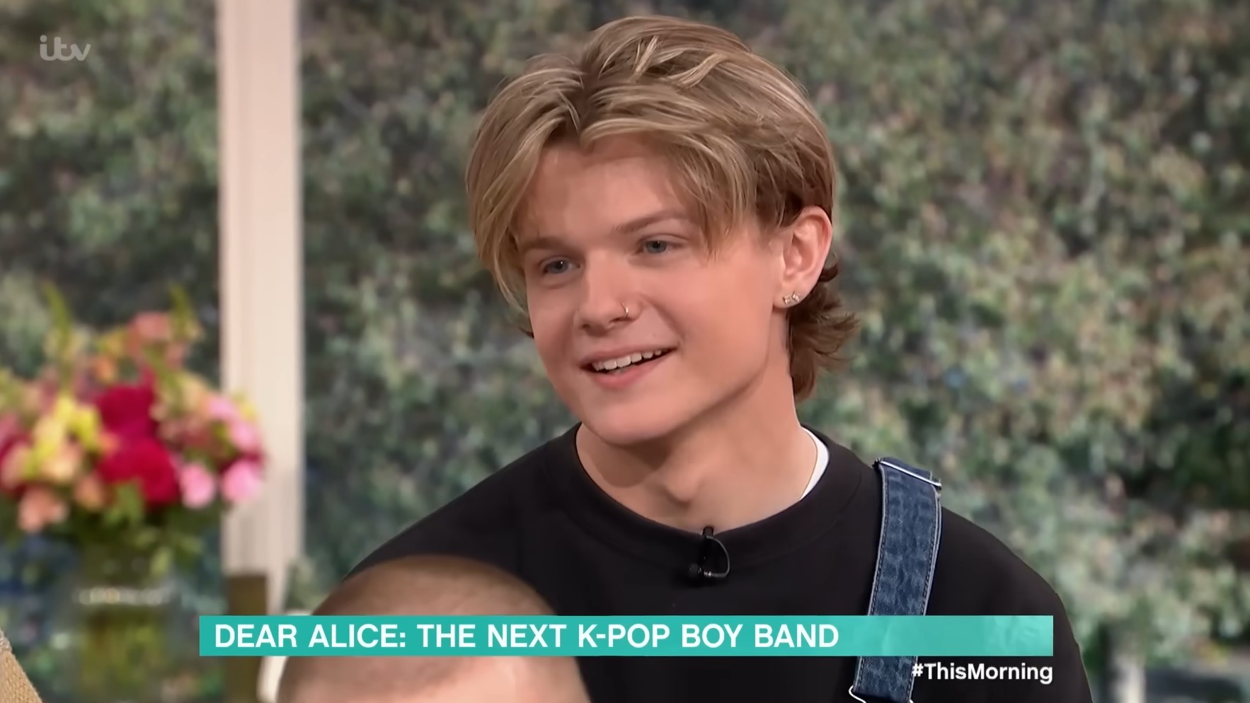 “SM’s First British Boy Group”… ‘Dear Alice’ Appears on Talk Show