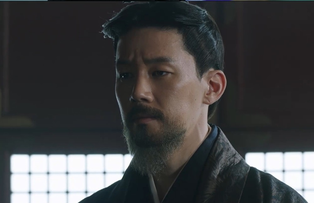 Kim Moo-yeol Returns to Historical Drama After 7 Years as Strategist in “Woo Shi Wanghoo”