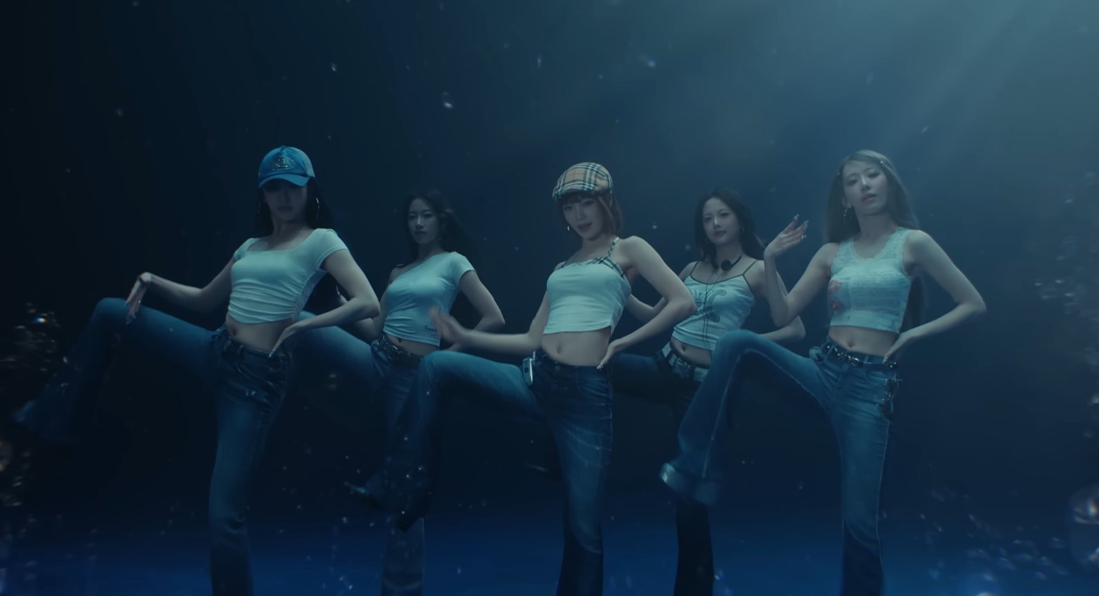 LE SSERAFIM, Voguing Dance in the Deep Sea… ‘Crazy’ MV Teaser