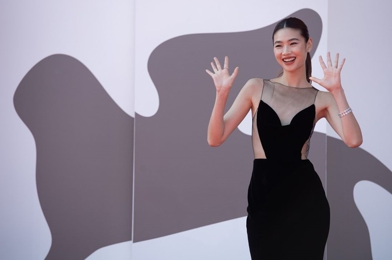 Jung Ho-yeon Takes Over Venice Film Festival…Standing Ovation for ‘Disclaimer’