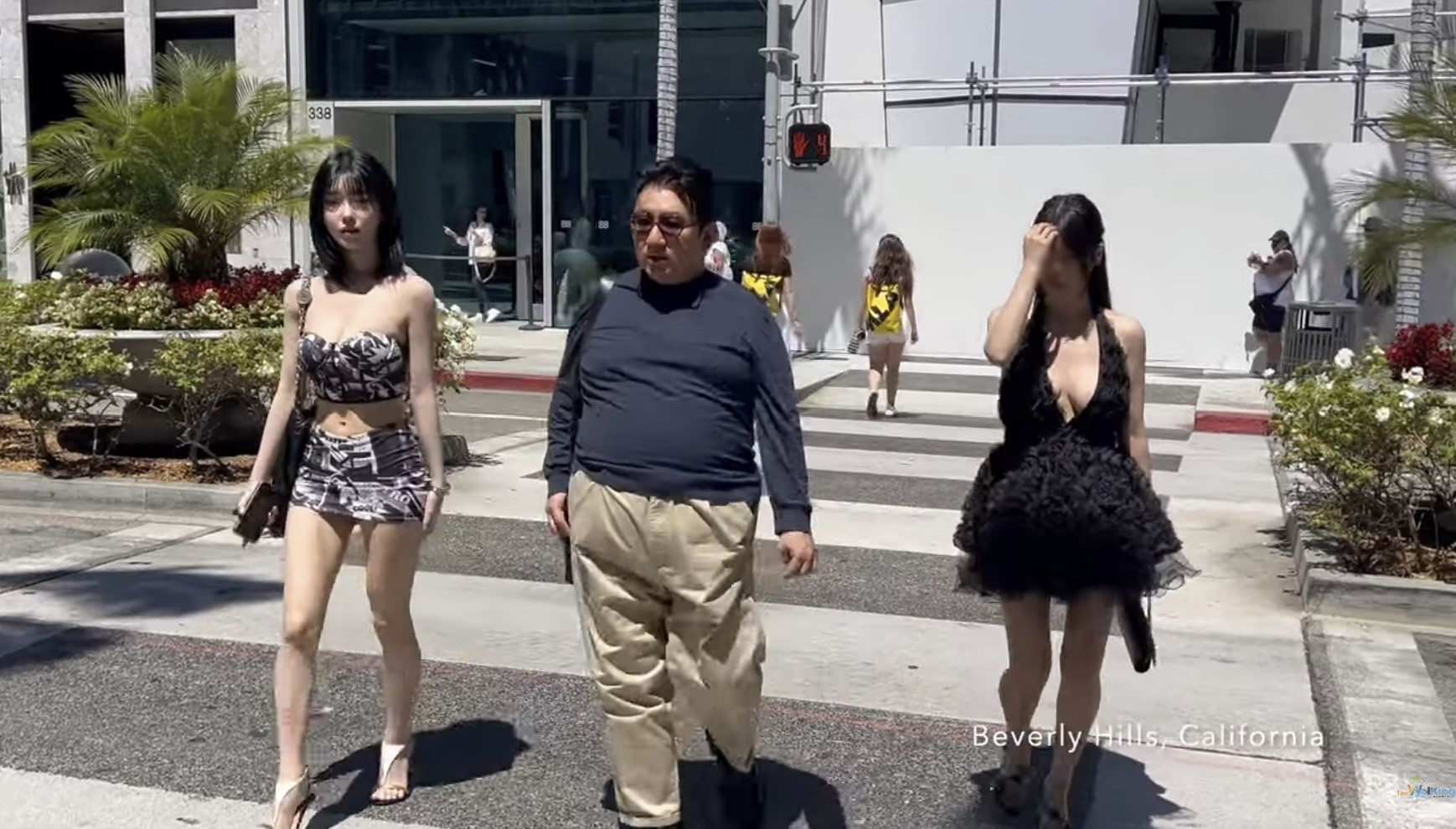 “Juice, Seyeon, Sisters, Restaurants”…Bang Si-hyuk Spotted in Beverly Hills