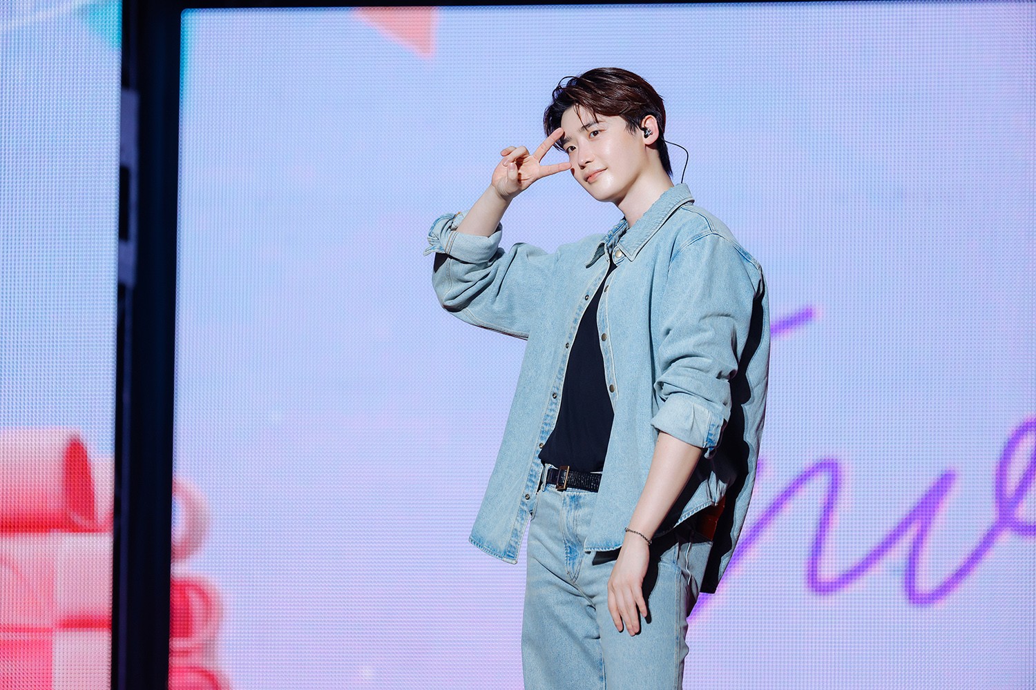 Lee Jong-suk, Ultra-Close Fan Meeting in Japan…”210 Minutes Filled with Sincerity”