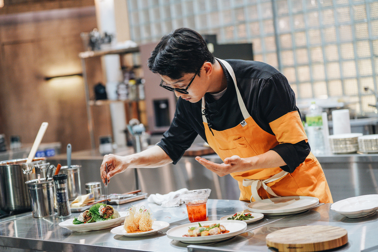 Chef An Sung-jae Was Impressed Too… ‘Black and White Chef’, Top 8 Revealed on the 1st