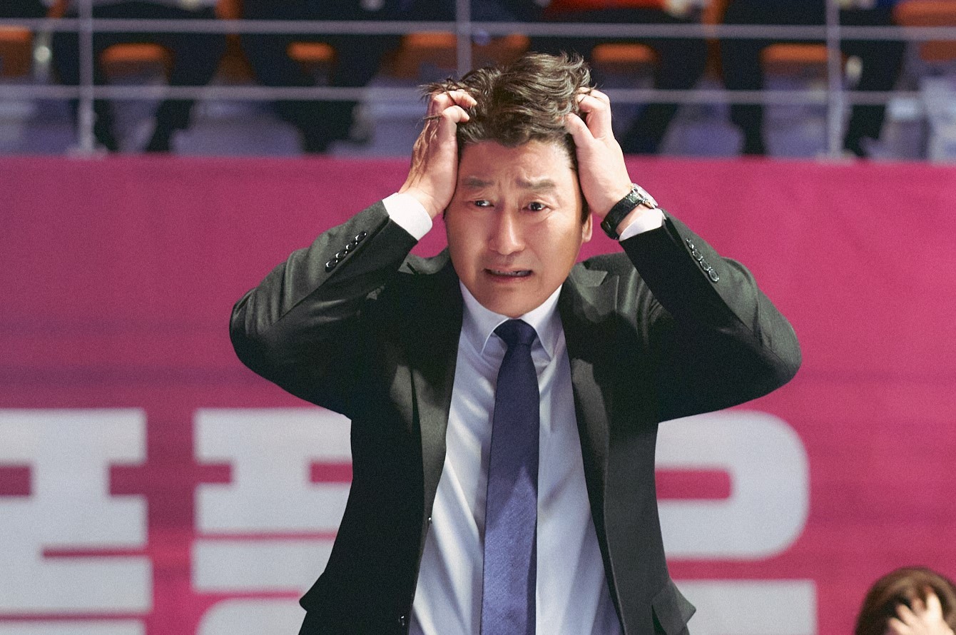 Song Kang-ho Returns with Sports Film…”Becomes a Volleyball Coach Who Never Wins”