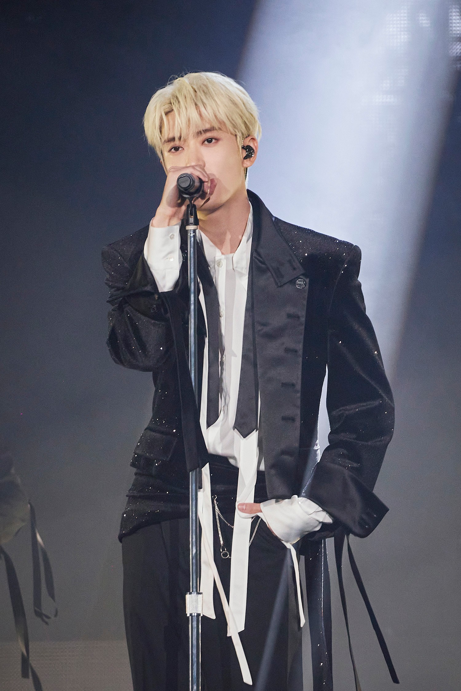 “Shining Brilliance, Unique Color”… Jaehyun, First Performance of New Song Stage