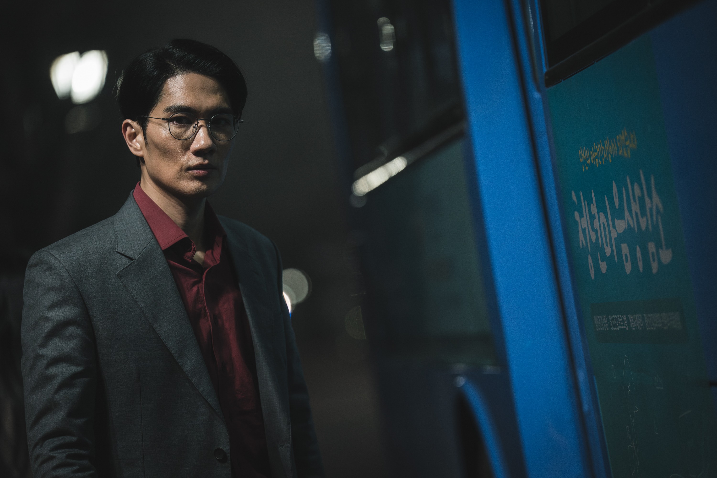 How about office worker Um Tae-goo?… ‘Lighting Store’, interesting stills