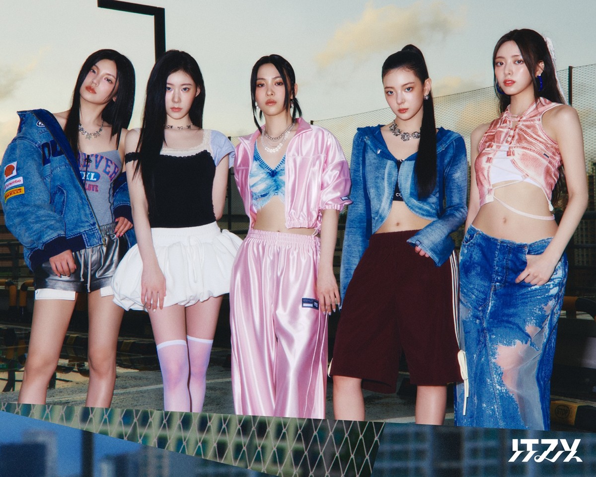 ITZY, Visuals Illuminate the City… ‘Gold’, Golden Presence in Photos