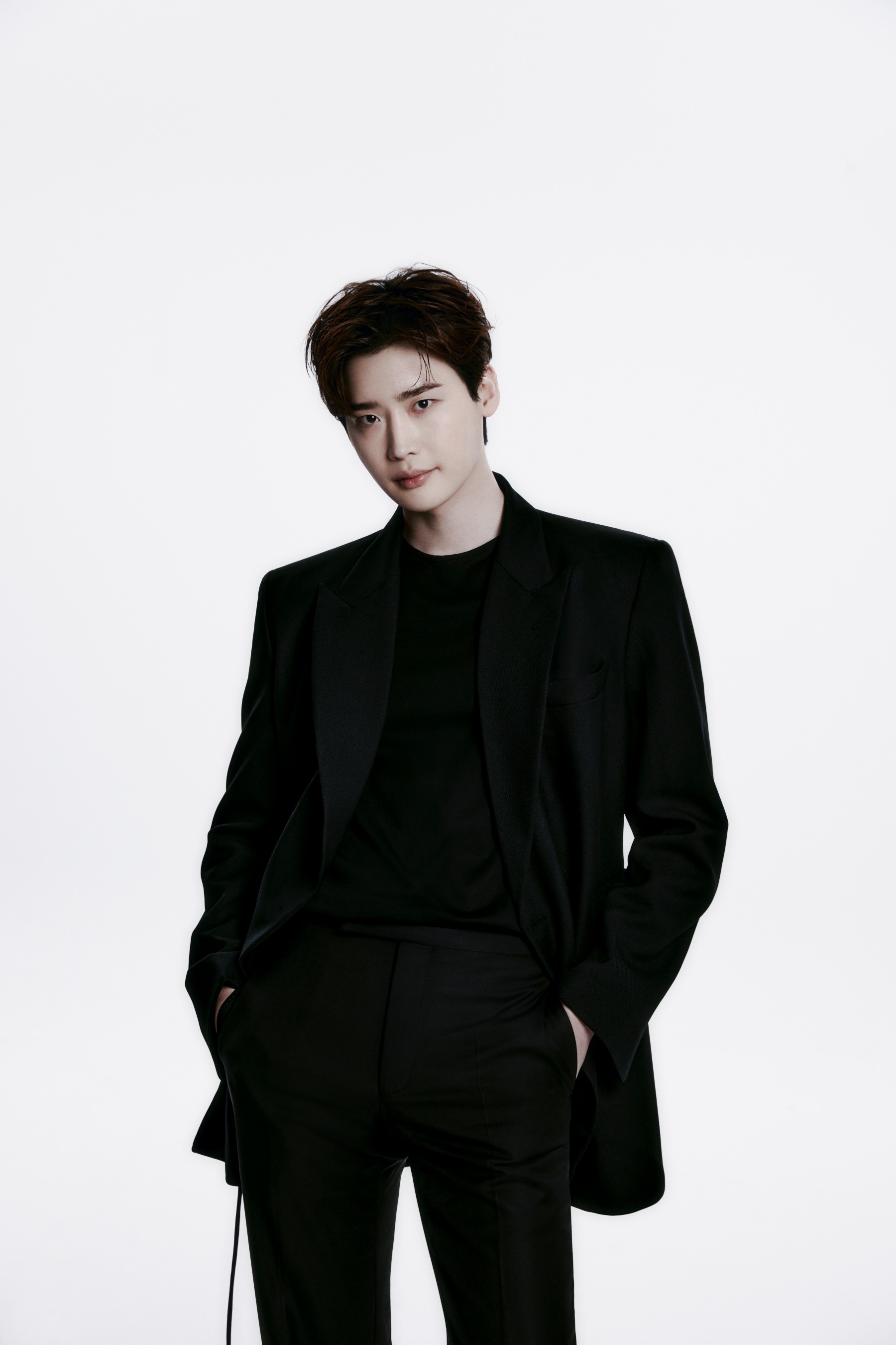 Lee Jong-suk Commutes to Legal Town… ‘Seocho-dong’ 9th Year Lawyer Role
