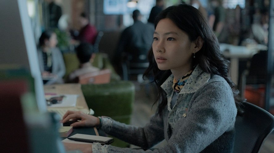 Jung Ho-yeon Shines in Hollywood… Her First English Performance Makes an Impact