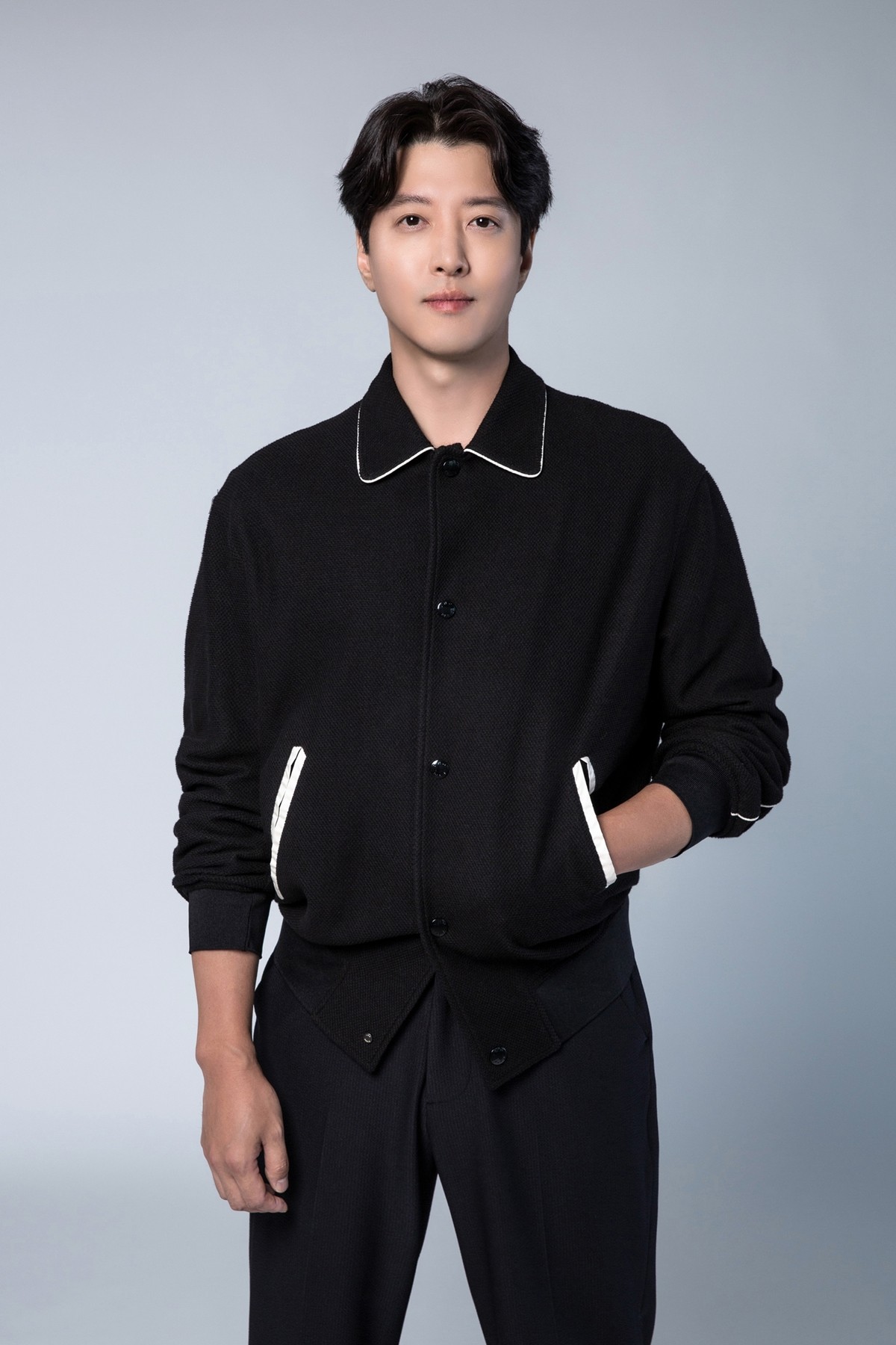 Lee Dong-gun Becomes an Unrequited Love Expert… Cast as Lead in Short-Form Drama