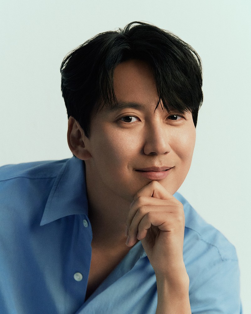 Kim Nam-gil Supports Youths Preparing for Self-Reliance… Hosts Free Group Exhibition for Artists