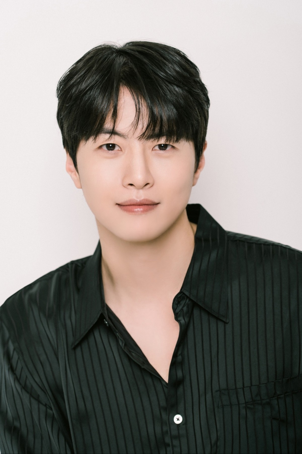 Shin Soo-hang signs exclusive contract with ‘Incode’… Joins the same agency as Kim Jae-joong.