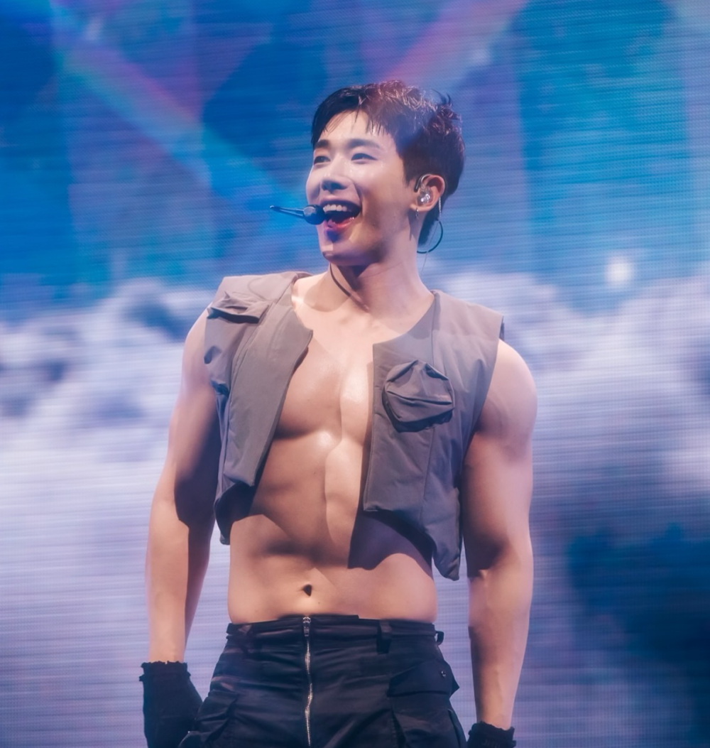 Wonho, Successful Jingle Ball and Fan Meetup in the US…”Happy with the Fans I Missed”