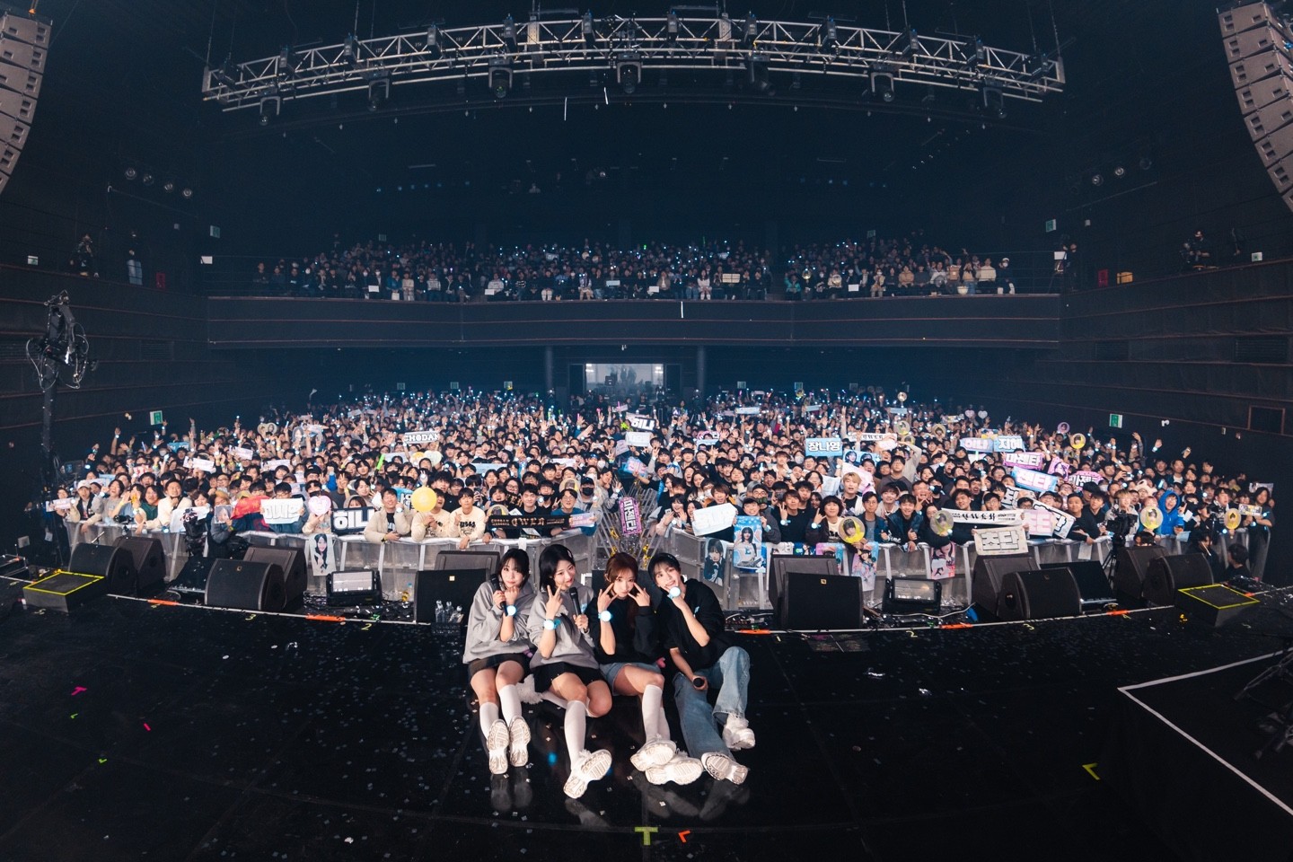 QWER, Heartfelt First Fan Concert…”We’ll Keep Moving Forward with Strength”