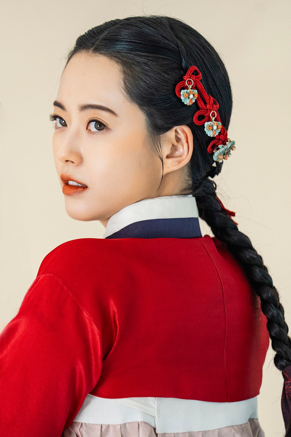 Go Ara, Behind-the-Scenes of ‘Chunhwa Love Story’… The Princess’s Beautiful Hanbok姿