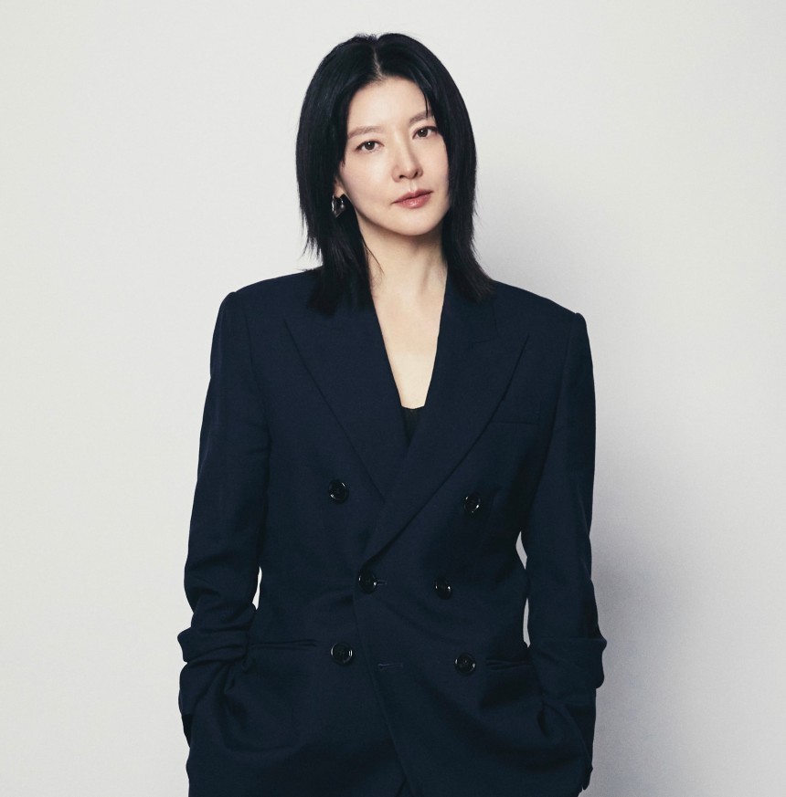 Lee Young-ae to appear in ‘Hedda Gabler’… Returns to the stage after 32 years