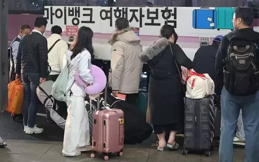 “Designate May 2nd as a temporary holiday to create a ‘6-day golden weekend’… Netizens divided on the issue.”