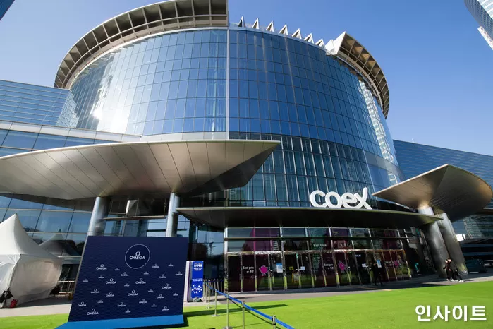 [Breaking News] Black Smoke Assumed from Fire at COEX in Samseong-dong, Seoul
