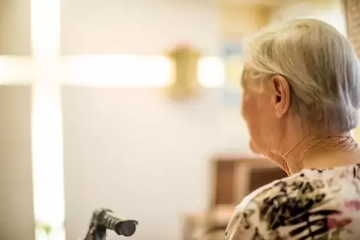 “Are you responsible if my mom catches a cold?”… A 70-year-old caregiver assaulted for not turning on the boiler.