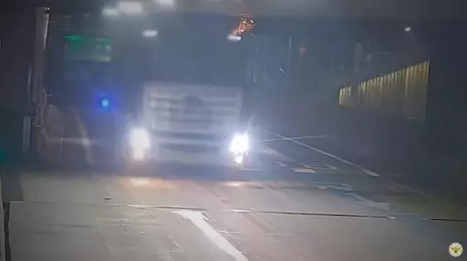 The final fate of the ‘large trailer’ that entered the underpass ignoring the ‘height limit’ (video)