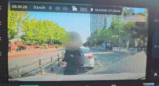 “After attacking teachers at school… a ‘high school student with a weapon’ came outside and knocked on the car window after seeing an ‘infant’.”