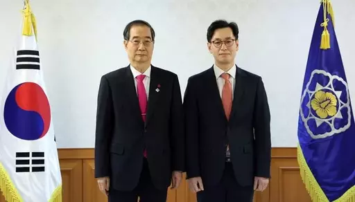 Han Duck-soo ‘Presidential Run’ Imminent?… ‘Close Aide’ Son Young-taek Resigns as Chief of Staff to the Prime Minister