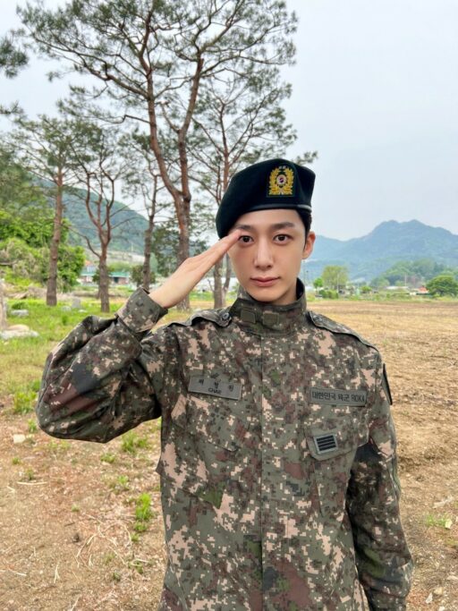 “MONSTA X’s Hyungwon, discharged before his term… ‘Monbebe, I’ve missed you!'”