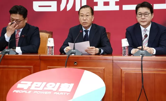 “Judicial Coup of Yoon Seok-yeol’s Friend” vs “Immediate Resignation”… Extreme Confrontation Between Ruling and Opposition Parties Over Lee Jae-myung’s Remand Decision