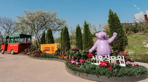 “Three Bears, Encouraging Low Birthrate, Increase to Five” – The Decision Made by Seoul Botanical Garden on an Outrageous Complaint