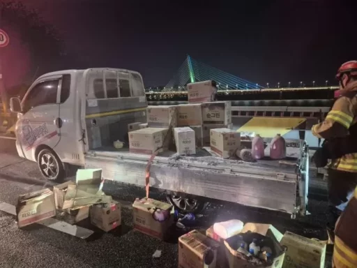 A Shocking Car Fire Accident at Seongsan Bridge… A Firefighter Stopped It on His Way Home