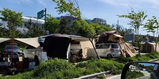 “People camping with ‘tents’ set up in the rest area parking lot… ‘It’s a parking lot, but there are no spots available'”