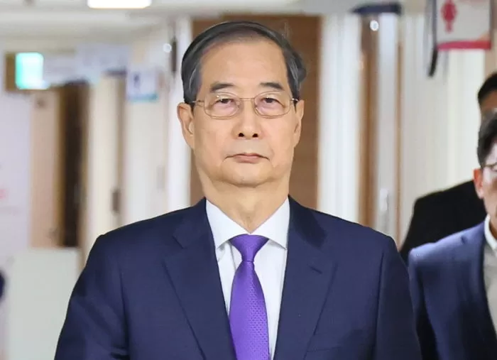 Han Duck-soo steps down from acting prime minister position after 139 days to pursue presidential campaign
