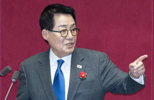 “Ex-Prime Minister Han Duck-soo’s wife says claims she’s not a ‘shaman expert’ are lies… ‘Please sue me'” – Park Ji-won rebuttal.