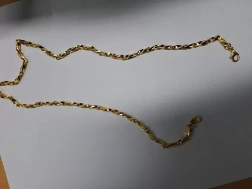 High School Student Disguises as a Customer and Steals 6.3 Million Won Gold Necklace from Jewelry Store, Turns Out to be…