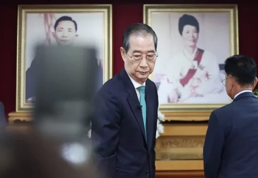 “Basic ‘Etiquette’ is Absent”… Han Duck-soo’s Words to Kim Moon-soo After Refusing Unification