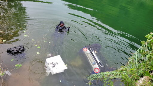 Sister’s vehicle plunges into Namhae Reservoir… younger sister dead, older sister in critical condition