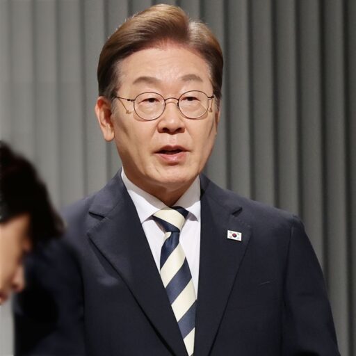 Lee Jae-myung: “I’m disappointed that there was a lot of slander and attacks in the TV debate… I will make an effort to focus more on policies myself.”