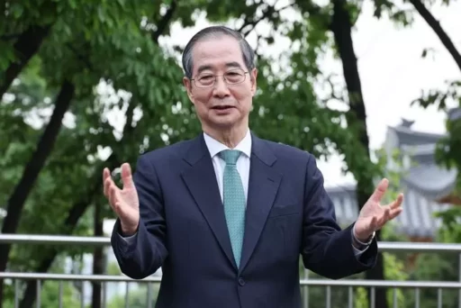 Han Duck-soo Joins the People Power Party… “I am not a mercenary, but a family member”