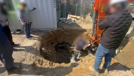 Police arrest ‘oil thieves’ who dug a tunnel to steal oil in Gumi, North Gyeongsang Province.