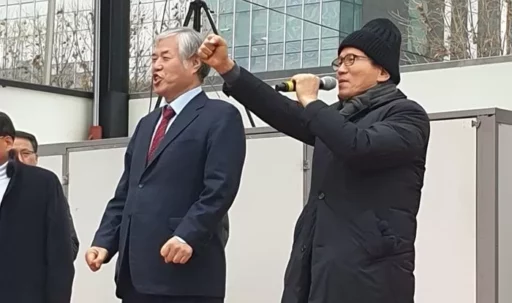 “Are Pastor Jeon Kwang-hoon and I Still Close?” In Response… Kim Moon-soo’s Side Says “Is There Any Reason to Drift Apart?”