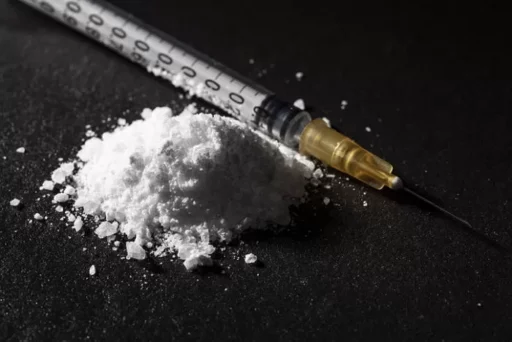 Police Raid Home After Finding ‘Syringe’ in Fallen Bag… Shocking Situation Witnessed Inside