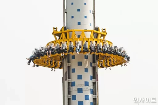 “Cable Drops” Lotte World Gyro Drop Suspended Mid-Operation in the Air… Dropped Suddenly During Announcement