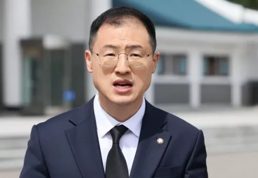 [Breaking News] ‘Defector from the People Power Party’ Kim Sang-wook publicly declares support for Lee Jae-myung “the most conservative candidate”