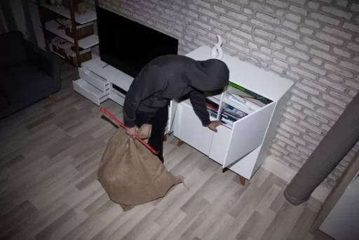 40s sentenced to 3 years in prison for stealing cash and valuables worth 700 million won from an apartment in Daejeon