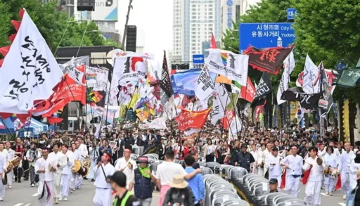 “May the Pain of Martial Law Never Again Be”… The Wishes of Participants in the 5·18 Eve Festival